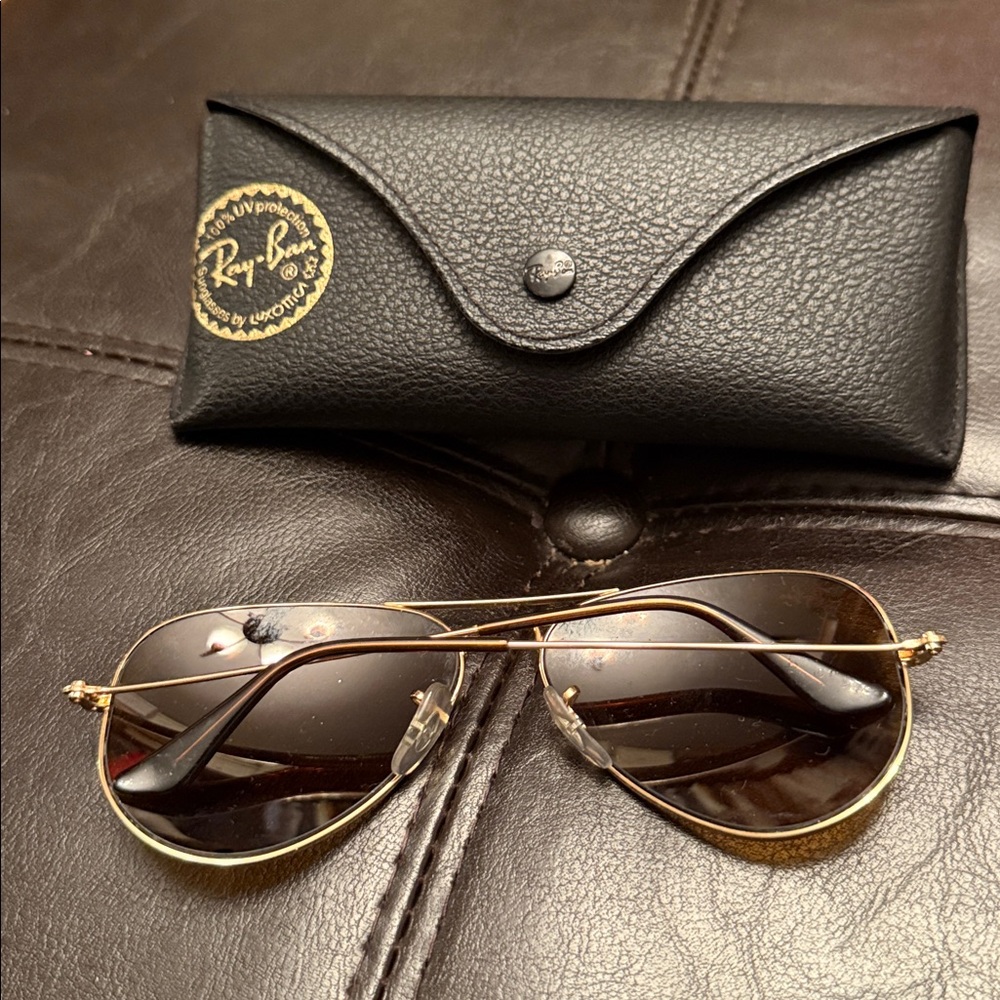 Ray-Ban Gold Frame Aviator Sunglasses with Black Case $ - Picture 5 of 7